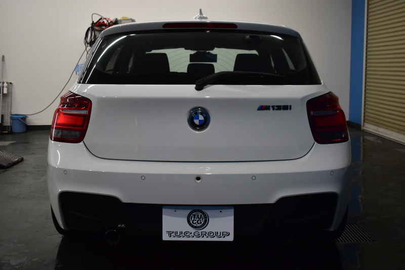 BMW 1シリーズ M135i 直6ﾀｰﾎﾞ320馬力 ｱﾀﾞﾌﾟﾃｨﾌﾞMｻｽ 大型ﾌﾞﾚｰｷｼｽﾃﾑ ｱﾙｶﾝﾀｰﾗ電動ｽﾎﾟｰﾂｼｰﾄ ﾀｯﾁﾊﾟｯﾄﾞ付iﾄﾞﾗｲﾌﾞHDDﾅﾋﾞ Bｶﾒﾗ ﾘｱPDC ﾊﾟﾄﾞﾙｼﾌﾄ 専用18AW ｽﾏｰﾄｷｰ DSRC 2年保証