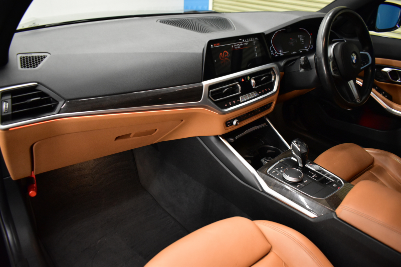 BMW 3シリーズ 320i Mｽﾎﾟｰﾂ 1ｵｰﾅｰ ﾊｲﾗｲﾝ&ｺﾝﾌｫｰﾄP ﾋｰﾀｰ付ｺﾆｬｯｸﾚｻﾞｰ HUD ﾌﾙｾｸﾞTV ﾀｯﾁﾊﾟﾈﾙﾅﾋﾞBｶﾒﾗPｱｼｽﾄ ｱｯﾌﾟﾙｶｰﾌﾟﾚｲ  追従ACC LEDﾍｯﾄﾞﾗｲﾄ 電動ﾄﾗﾝｸ 側面衝突&車線変更&逸脱&歩行者警告 液晶ﾒｰﾀｰ 後退ｱｼｽﾄ ｱｸﾃｨﾌﾞPDC緊急ﾌﾞﾚｰｷ  2年保証