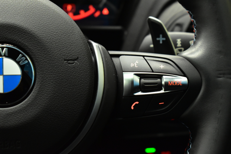 BMW Mシリーズ M2 MDCT 7速DCT ｻﾝﾙｰﾌ ﾋｰﾀｰ付黒革 LEDﾘﾝｸﾞｷｾﾉﾝﾍｯﾄﾞﾗｲﾄ ﾀｯﾁﾊﾟｯﾄﾞHDDﾅﾋﾞ 19AW  車線逸脱&歩行者警告 衝突軽減ﾌﾞﾚｰｷ ｶｰﾎﾞﾝｲﾝﾃﾘｱ Bｶﾒﾗ iｽﾄｯﾌﾟ ｽﾏｰﾄｷｰ 2年保証