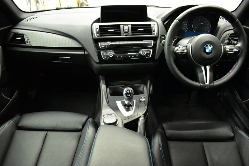 BMW Mシリーズ M2 MDCT 7速DCT ｻﾝﾙｰﾌ ﾋｰﾀｰ付黒革 LEDﾘﾝｸﾞｷｾﾉﾝﾍｯﾄﾞﾗｲﾄ ﾀｯﾁﾊﾟｯﾄﾞHDDﾅﾋﾞ 19AW  車線逸脱&歩行者警告 衝突軽減ﾌﾞﾚｰｷ ｶｰﾎﾞﾝｲﾝﾃﾘｱ Bｶﾒﾗ iｽﾄｯﾌﾟ ｽﾏｰﾄｷｰ 2年保証