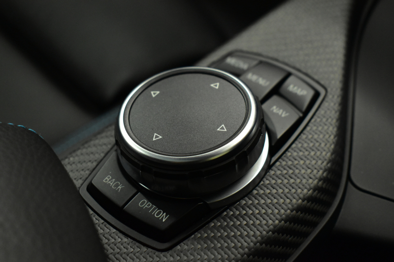 BMW Mシリーズ M2 MDCT 7速DCT ｻﾝﾙｰﾌ ﾋｰﾀｰ付黒革 LEDﾘﾝｸﾞｷｾﾉﾝﾍｯﾄﾞﾗｲﾄ ﾀｯﾁﾊﾟｯﾄﾞHDDﾅﾋﾞ 19AW  車線逸脱&歩行者警告 衝突軽減ﾌﾞﾚｰｷ ｶｰﾎﾞﾝｲﾝﾃﾘｱ Bｶﾒﾗ iｽﾄｯﾌﾟ ｽﾏｰﾄｷｰ 2年保証