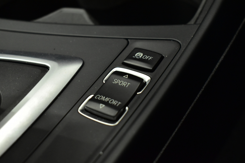 BMW Mシリーズ M2 MDCT 7速DCT ｻﾝﾙｰﾌ ﾋｰﾀｰ付黒革 LEDﾘﾝｸﾞｷｾﾉﾝﾍｯﾄﾞﾗｲﾄ ﾀｯﾁﾊﾟｯﾄﾞHDDﾅﾋﾞ 19AW  車線逸脱&歩行者警告 衝突軽減ﾌﾞﾚｰｷ ｶｰﾎﾞﾝｲﾝﾃﾘｱ Bｶﾒﾗ iｽﾄｯﾌﾟ ｽﾏｰﾄｷｰ 2年保証