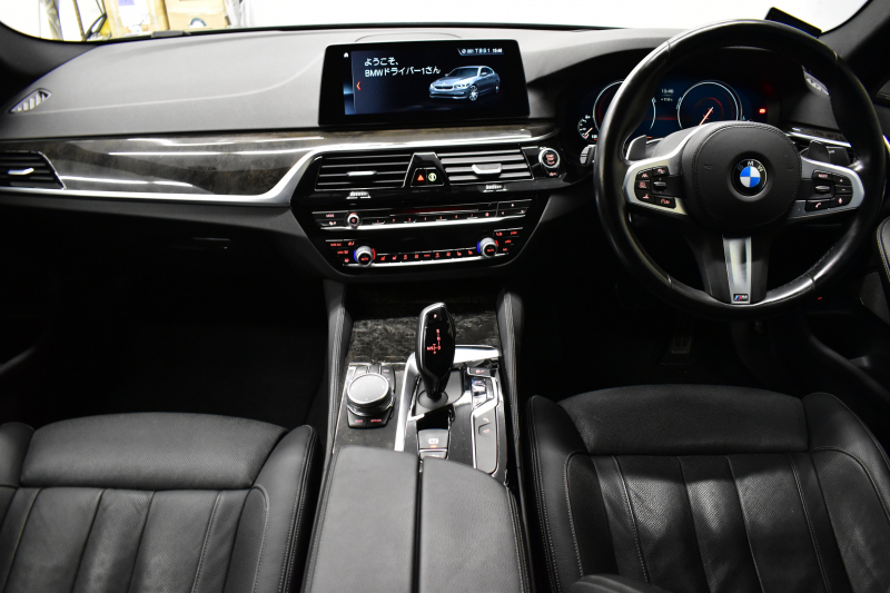 BMW 5シリーズ 530i Mｽﾎﾟｰﾂ G30型 高出力ﾓﾃﾞﾙ ｺﾝﾌｫｰﾄ&ﾊｲﾗｲﾝP Fﾏｯｻｰｼﾞ&ﾍﾞﾝﾁﾚｰｼｮﾝ 全席ﾋｰﾀｰ黒革 LEDﾍｯﾄﾞﾗｲﾄ 追従ACC HUD ﾊｰﾏﾝｶｰﾄﾞﾝ 液晶ﾒｰﾀｰ ｼﾞｪｽﾁｬｰｺﾝﾄﾛｰﾙ付ﾀｯﾁﾊﾟﾈﾙ対応iﾄﾞﾗｲﾌﾞHDDﾅﾋﾞﾌﾙｾｸﾞ 3Dﾋﾞｭｰ Bｶﾒﾗ 電動ﾄﾗﾝｸ 2年保証