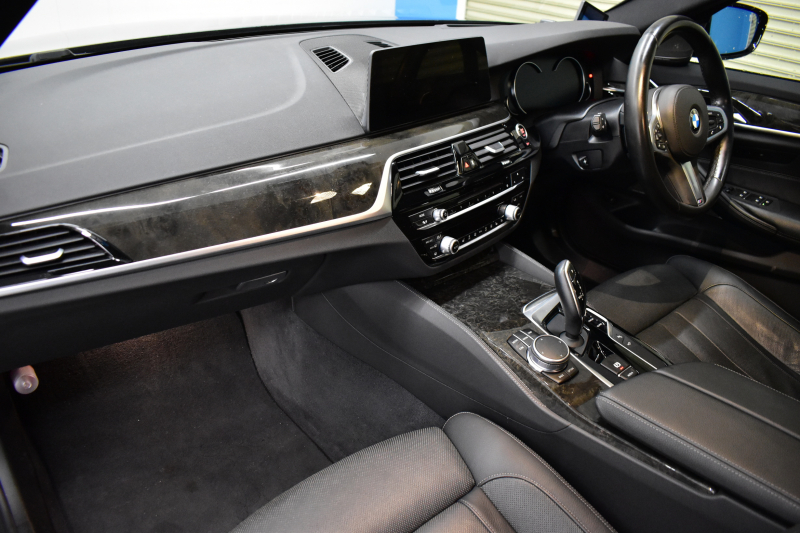 BMW 5シリーズ 530i Mｽﾎﾟｰﾂ G30型 高出力ﾓﾃﾞﾙ ｺﾝﾌｫｰﾄ&ﾊｲﾗｲﾝP Fﾏｯｻｰｼﾞ&ﾍﾞﾝﾁﾚｰｼｮﾝ 全席ﾋｰﾀｰ黒革 LEDﾍｯﾄﾞﾗｲﾄ 追従ACC HUD ﾊｰﾏﾝｶｰﾄﾞﾝ 液晶ﾒｰﾀｰ ｼﾞｪｽﾁｬｰｺﾝﾄﾛｰﾙ付ﾀｯﾁﾊﾟﾈﾙ対応iﾄﾞﾗｲﾌﾞHDDﾅﾋﾞﾌﾙｾｸﾞ 3Dﾋﾞｭｰ Bｶﾒﾗ 電動ﾄﾗﾝｸ 2年保証