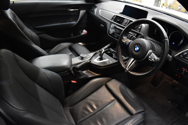 BMW Mシリーズ M2 MDCT 7速DCT LCI後期 ﾋｰﾀｰ付黒革 ｱﾀﾞﾌﾟﾃｨﾌﾞﾍｷｻｺﾞﾅﾙLEDﾍｯﾄﾞﾗｲﾄ&ﾃｰﾙ ﾀｯﾁﾊﾟﾈﾙHDDﾅﾋﾞ Bｶﾒﾗ ﾘｱPDC 19AW 車線逸脱&歩行者警告 衝突軽減ﾌﾞﾚｰｷ ｶｰﾎﾞﾝｲﾝﾃﾘｱ iｽﾄｯﾌﾟ ｽﾏｰﾄｷｰ 2年保証