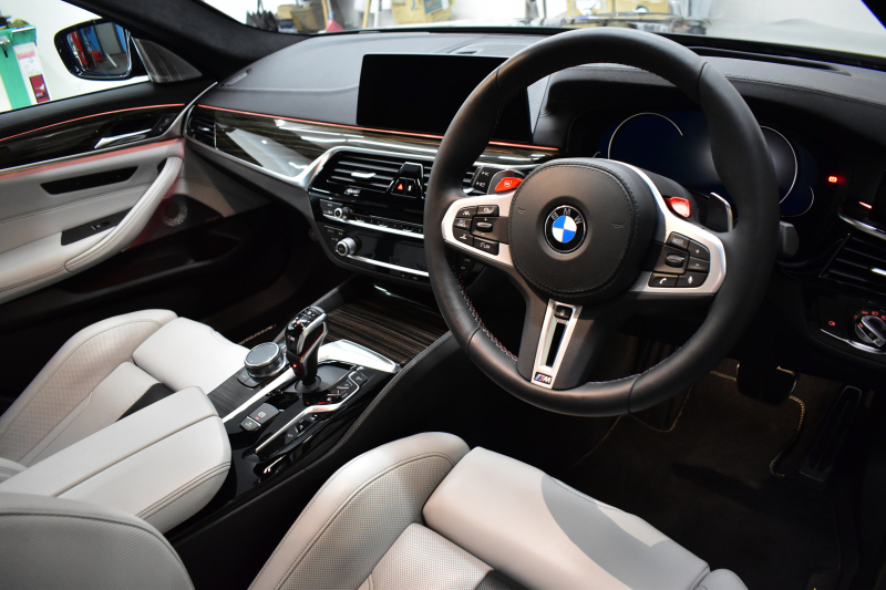 BMW Mシリーズ M5 V8ﾂｲﾝﾀｰﾎﾞ600馬力 Bowers&Wikinsｻｳﾝﾄﾞ ｺﾝﾌｫｰﾄP  MxDrive（4WD//2WD切替可） 全席ﾋｰﾀｰ&前席ﾍﾞﾝﾁﾚｰｼｮﾝ&ﾏｯｻｰｼﾞ付ｼﾙﾊﾞｰｽﾄｰﾝﾚｻﾞｰ ｽﾃｱﾘﾝｸﾞﾋｰﾀｰ 追従ACC LCW LEDﾍｯﾄﾞﾗｲﾄ HUD 液晶ﾒｰﾀｰ 360度ｶﾒﾗ3Dﾋﾞｭｰ 20AW 電動ﾄﾗﾝｸ 2年保証