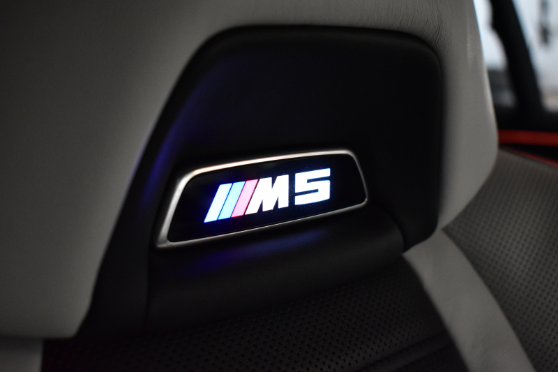 BMW Mシリーズ M5 V8ﾂｲﾝﾀｰﾎﾞ600馬力 Bowers&Wikinsｻｳﾝﾄﾞ ｺﾝﾌｫｰﾄP  MxDrive（4WD//2WD切替可） 全席ﾋｰﾀｰ&前席ﾍﾞﾝﾁﾚｰｼｮﾝ&ﾏｯｻｰｼﾞ付ｼﾙﾊﾞｰｽﾄｰﾝﾚｻﾞｰ ｽﾃｱﾘﾝｸﾞﾋｰﾀｰ 追従ACC LCW LEDﾍｯﾄﾞﾗｲﾄ HUD 液晶ﾒｰﾀｰ 360度ｶﾒﾗ3Dﾋﾞｭｰ 20AW 電動ﾄﾗﾝｸ 2年保証