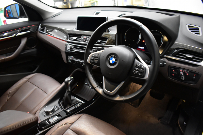 BMW X1 Xdrive18d Xﾗｲﾝ 中期 4WD ﾊｲﾗｲﾝ&ｺﾝﾌｫｰﾄP ｱﾄﾞﾊﾞﾝｽﾄﾞｱｸﾃｨﾌﾞｾｰﾌﾃｨP 追従ACC HUD ﾋｰﾀｰ付電動ﾓｶﾚｻﾞｰ LEDﾍｯﾄﾞﾗｲﾄ 衝突軽減ﾌﾞﾚｰｷ 車線逸脱&歩行者警告 ﾀｯﾁﾊﾟﾈﾙiﾄﾞﾗｲﾌﾞﾅﾋﾞBｶﾒﾗ ﾌﾙｾｸﾞTV Pｱｼｽﾄ 前後PDC 電動ﾄﾗﾝｸ  ｽﾏｰﾄｷｰ 2年保証