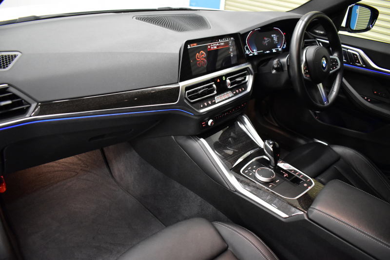 BMW 4シリーズ 420iｸﾞﾗﾝｸｰﾍﾟ Mｽﾎﾟｰﾂ 新車保証R7年2月迄 ﾊｲﾗｲﾝ&ｺﾝﾌｫｰﾄ&ｻｳﾝﾄﾞP ﾋｰﾀｰ付黒革 ﾊｰﾏﾝｶｰﾄﾞﾝ LEDﾍｯﾄﾞﾗｲﾄ 追従ACC 車線変更警告 ﾀｯﾁﾊﾟﾈﾙﾅﾋﾞBｶﾒﾗ Apple Car Play ﾌﾙｾｸﾞ 3Dﾋﾞｭｰ全周囲ｶﾒﾗ 液晶ﾒｰﾀｰ Pｱｼｽﾄ 19AW