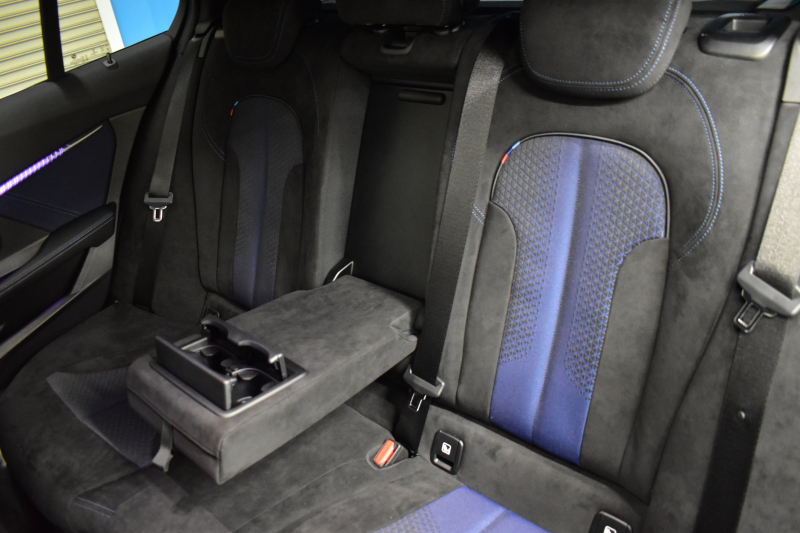 BMW 1シリーズ M135i xDrive ﾌﾙﾀｲﾑ4WD ｺﾝﾌｫｰﾄ&ﾅﾋﾞｹﾞｰｼｮﾝP Mｽﾎﾟｰﾂｼｰﾄ Mｽﾎﾟｰﾂﾌﾞﾚｰｷ 追従ACC Pｱｼｽﾄ BMWﾗｲﾌﾞｺｯｸﾋﾟｯﾄ ﾋｰﾀｰ付ｱﾙｶﾝﾀｰﾗｺﾝﾋﾞｽﾎﾟｰﾂｼｰﾄ ﾀｯﾁﾊﾟﾈﾙﾅﾋﾞ ｱｯﾌﾟﾙｶｰﾌﾟﾚｲ ﾍｷｻｺﾞﾅﾙLEDﾍｯﾄﾞﾗｲﾄ 電動Rｹﾞｰﾄ 2年保証