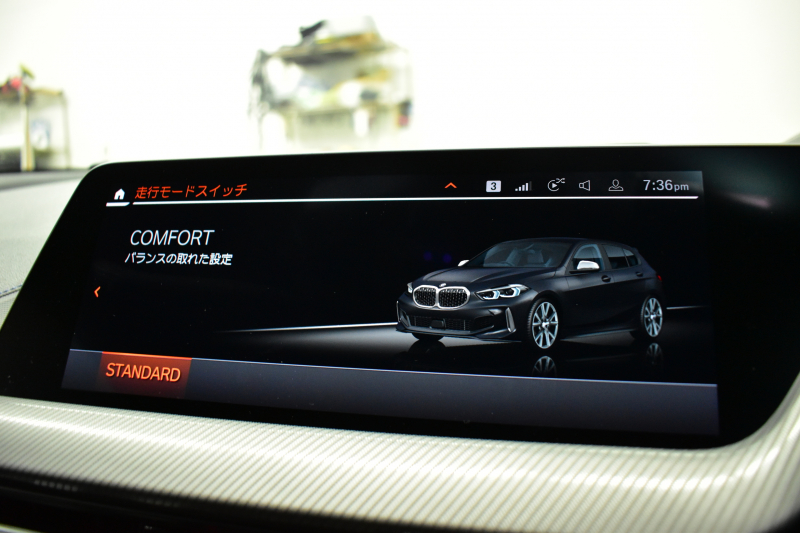 BMW 1シリーズ M135i xDrive ﾌﾙﾀｲﾑ4WD ｺﾝﾌｫｰﾄ&ﾅﾋﾞｹﾞｰｼｮﾝP Mｽﾎﾟｰﾂｼｰﾄ Mｽﾎﾟｰﾂﾌﾞﾚｰｷ 追従ACC Pｱｼｽﾄ BMWﾗｲﾌﾞｺｯｸﾋﾟｯﾄ ﾋｰﾀｰ付ｱﾙｶﾝﾀｰﾗｺﾝﾋﾞｽﾎﾟｰﾂｼｰﾄ ﾀｯﾁﾊﾟﾈﾙﾅﾋﾞ ｱｯﾌﾟﾙｶｰﾌﾟﾚｲ ﾍｷｻｺﾞﾅﾙLEDﾍｯﾄﾞﾗｲﾄ 電動Rｹﾞｰﾄ 2年保証