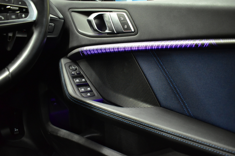 BMW 1シリーズ M135i xDrive ﾌﾙﾀｲﾑ4WD ｺﾝﾌｫｰﾄ&ﾅﾋﾞｹﾞｰｼｮﾝP Mｽﾎﾟｰﾂｼｰﾄ Mｽﾎﾟｰﾂﾌﾞﾚｰｷ 追従ACC Pｱｼｽﾄ BMWﾗｲﾌﾞｺｯｸﾋﾟｯﾄ ﾋｰﾀｰ付ｱﾙｶﾝﾀｰﾗｺﾝﾋﾞｽﾎﾟｰﾂｼｰﾄ ﾀｯﾁﾊﾟﾈﾙﾅﾋﾞ ｱｯﾌﾟﾙｶｰﾌﾟﾚｲ ﾍｷｻｺﾞﾅﾙLEDﾍｯﾄﾞﾗｲﾄ 電動Rｹﾞｰﾄ 2年保証