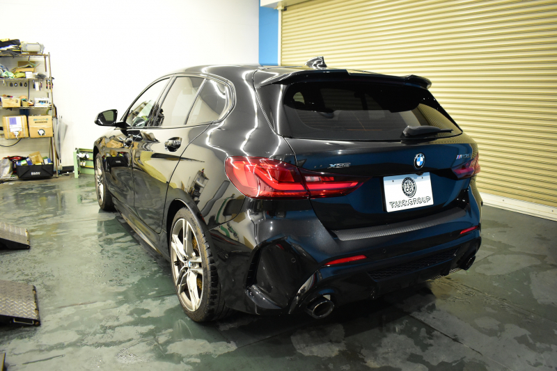 BMW 1シリーズ M135i xDrive ﾌﾙﾀｲﾑ4WD ｺﾝﾌｫｰﾄ&ﾅﾋﾞｹﾞｰｼｮﾝP Mｽﾎﾟｰﾂｼｰﾄ Mｽﾎﾟｰﾂﾌﾞﾚｰｷ 追従ACC Pｱｼｽﾄ BMWﾗｲﾌﾞｺｯｸﾋﾟｯﾄ ﾋｰﾀｰ付ｱﾙｶﾝﾀｰﾗｺﾝﾋﾞｽﾎﾟｰﾂｼｰﾄ ﾀｯﾁﾊﾟﾈﾙﾅﾋﾞ ｱｯﾌﾟﾙｶｰﾌﾟﾚｲ ﾍｷｻｺﾞﾅﾙLEDﾍｯﾄﾞﾗｲﾄ 電動Rｹﾞｰﾄ 2年保証