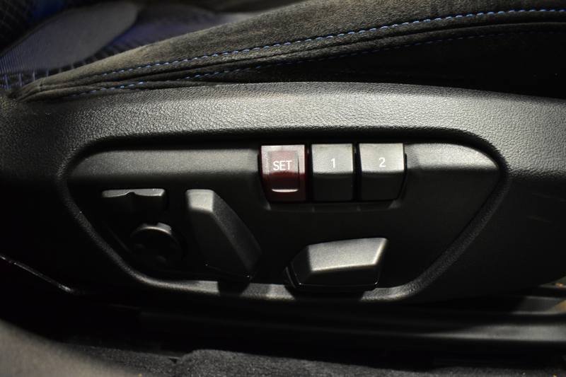 BMW 1シリーズ M135i xDrive ﾌﾙﾀｲﾑ4WD ｺﾝﾌｫｰﾄ&ﾅﾋﾞｹﾞｰｼｮﾝP Mｽﾎﾟｰﾂｼｰﾄ Mｽﾎﾟｰﾂﾌﾞﾚｰｷ 追従ACC Pｱｼｽﾄ BMWﾗｲﾌﾞｺｯｸﾋﾟｯﾄ ﾋｰﾀｰ付ｱﾙｶﾝﾀｰﾗｺﾝﾋﾞｽﾎﾟｰﾂｼｰﾄ ﾀｯﾁﾊﾟﾈﾙﾅﾋﾞ ｱｯﾌﾟﾙｶｰﾌﾟﾚｲ ﾍｷｻｺﾞﾅﾙLEDﾍｯﾄﾞﾗｲﾄ 電動Rｹﾞｰﾄ 2年保証