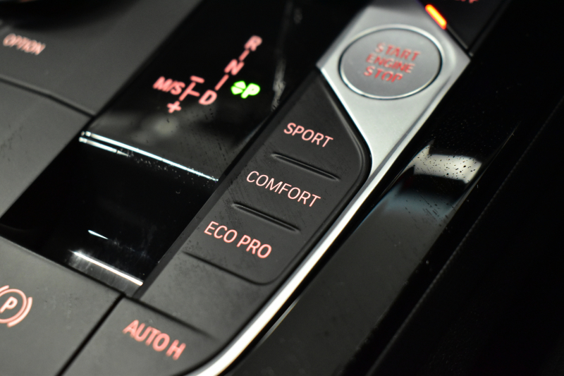 BMW 1シリーズ M135i xDrive ﾌﾙﾀｲﾑ4WD ｺﾝﾌｫｰﾄ&ﾅﾋﾞｹﾞｰｼｮﾝP Mｽﾎﾟｰﾂｼｰﾄ Mｽﾎﾟｰﾂﾌﾞﾚｰｷ 追従ACC Pｱｼｽﾄ BMWﾗｲﾌﾞｺｯｸﾋﾟｯﾄ ﾋｰﾀｰ付ｱﾙｶﾝﾀｰﾗｺﾝﾋﾞｽﾎﾟｰﾂｼｰﾄ ﾀｯﾁﾊﾟﾈﾙﾅﾋﾞ ｱｯﾌﾟﾙｶｰﾌﾟﾚｲ ﾍｷｻｺﾞﾅﾙLEDﾍｯﾄﾞﾗｲﾄ 電動Rｹﾞｰﾄ 2年保証