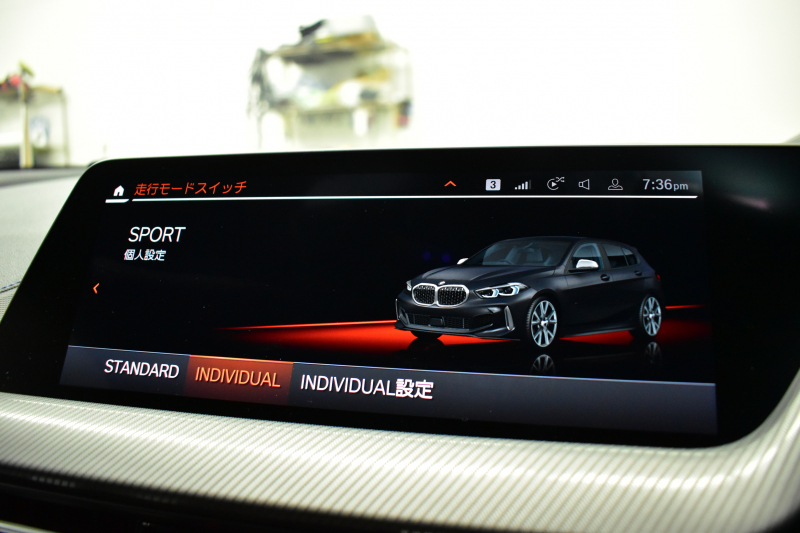 BMW 1シリーズ M135i xDrive ﾌﾙﾀｲﾑ4WD ｺﾝﾌｫｰﾄ&ﾅﾋﾞｹﾞｰｼｮﾝP Mｽﾎﾟｰﾂｼｰﾄ Mｽﾎﾟｰﾂﾌﾞﾚｰｷ 追従ACC Pｱｼｽﾄ BMWﾗｲﾌﾞｺｯｸﾋﾟｯﾄ ﾋｰﾀｰ付ｱﾙｶﾝﾀｰﾗｺﾝﾋﾞｽﾎﾟｰﾂｼｰﾄ ﾀｯﾁﾊﾟﾈﾙﾅﾋﾞ ｱｯﾌﾟﾙｶｰﾌﾟﾚｲ ﾍｷｻｺﾞﾅﾙLEDﾍｯﾄﾞﾗｲﾄ 電動Rｹﾞｰﾄ 2年保証