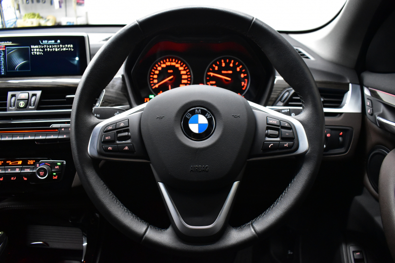 BMW X1 Xdrive20i Xﾗｲﾝ  ﾊｲﾗｲﾝ 4WD 1ｵｰﾅｰ  ｱﾄﾞﾊﾞﾝｽﾄﾞｱｸﾃｨﾌﾞｾｰﾌﾃｨP 追従ACC HUD ﾋｰﾀｰ付ﾓｶﾚｻﾞｰ ﾀｯﾁﾊﾟｯﾄﾞﾅﾋﾞBｶﾒﾗ Pｱｼｽﾄ前後PDC LEDﾍｯﾄﾞﾗｲﾄ 衝突軽減 車線逸脱&歩行者警告 電動Rｹﾞｰﾄ ｳｯﾄﾞｲﾝﾃﾘｱ ﾄﾞﾗﾊﾟﾌｫ 2年保証