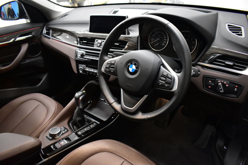 BMW X1 Xdrive20i Xﾗｲﾝ  ﾊｲﾗｲﾝ 4WD 1ｵｰﾅｰ  ｱﾄﾞﾊﾞﾝｽﾄﾞｱｸﾃｨﾌﾞｾｰﾌﾃｨP 追従ACC HUD ﾋｰﾀｰ付ﾓｶﾚｻﾞｰ ﾀｯﾁﾊﾟｯﾄﾞﾅﾋﾞBｶﾒﾗ Pｱｼｽﾄ前後PDC LEDﾍｯﾄﾞﾗｲﾄ 衝突軽減 車線逸脱&歩行者警告 電動Rｹﾞｰﾄ ｳｯﾄﾞｲﾝﾃﾘｱ ﾄﾞﾗﾊﾟﾌｫ 2年保証