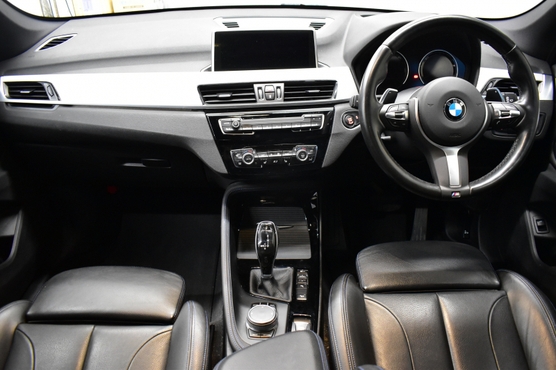 BMW X1 Xdrive20i Mｽﾎﾟｰﾂ 4WD 中期ﾓﾃﾞﾙ  ｱﾄﾞﾊﾞﾝｽﾄﾞｱｸﾃｨﾌﾞｾｰﾌﾃｨP 追従ACC HUD ﾋｰﾀｰ付電動黒革 ﾌﾙｾｸﾞTV ﾀｯﾁﾊﾟﾈﾙﾅﾋﾞBｶﾒﾗ Pｱｼｽﾄ前後PDC LEDﾍｯﾄﾞﾗｲﾄ 衝突軽減 車線逸脱&歩行者警告 電動Rｹﾞｰﾄ ﾄﾞﾗﾊﾟﾌｫ 2年保証