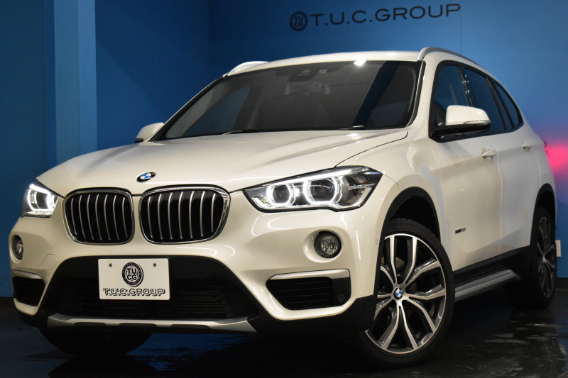 BMW X1 Xdrive20i Xﾗｲﾝ 4WD 1ｵｰﾅｰ  ｱﾄﾞﾊﾞﾝｽﾄﾞｱｸﾃｨﾌﾞｾｰﾌﾃｨP 追従ACC HUD ﾋｰﾀｰ付茶革 ﾀｯﾁﾊﾟｯﾄﾞﾅﾋﾞBｶﾒﾗ Pｱｼｽﾄ前後PDC LEDﾍｯﾄﾞﾗｲﾄ 衝突軽減 車線逸脱&歩行者警告 電動Rｹﾞｰﾄ ｳｯﾄﾞｲﾝﾃﾘｱ ﾄﾞﾗﾊﾟﾌｫ 19AW 2年保証