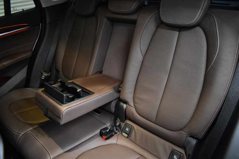 BMW X1 Xdrive20i Xﾗｲﾝ 4WD 1ｵｰﾅｰ  ｱﾄﾞﾊﾞﾝｽﾄﾞｱｸﾃｨﾌﾞｾｰﾌﾃｨP 追従ACC HUD ﾋｰﾀｰ付茶革 ﾀｯﾁﾊﾟｯﾄﾞﾅﾋﾞBｶﾒﾗ Pｱｼｽﾄ前後PDC LEDﾍｯﾄﾞﾗｲﾄ 衝突軽減 車線逸脱&歩行者警告 電動Rｹﾞｰﾄ ｳｯﾄﾞｲﾝﾃﾘｱ ﾄﾞﾗﾊﾟﾌｫ 19AW 2年保証