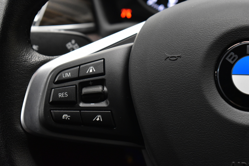 BMW X1 Xdrive20i Xﾗｲﾝ 4WD 1ｵｰﾅｰ  ｱﾄﾞﾊﾞﾝｽﾄﾞｱｸﾃｨﾌﾞｾｰﾌﾃｨP 追従ACC HUD ﾋｰﾀｰ付茶革 ﾀｯﾁﾊﾟｯﾄﾞﾅﾋﾞBｶﾒﾗ Pｱｼｽﾄ前後PDC LEDﾍｯﾄﾞﾗｲﾄ 衝突軽減 車線逸脱&歩行者警告 電動Rｹﾞｰﾄ ｳｯﾄﾞｲﾝﾃﾘｱ ﾄﾞﾗﾊﾟﾌｫ 19AW 2年保証