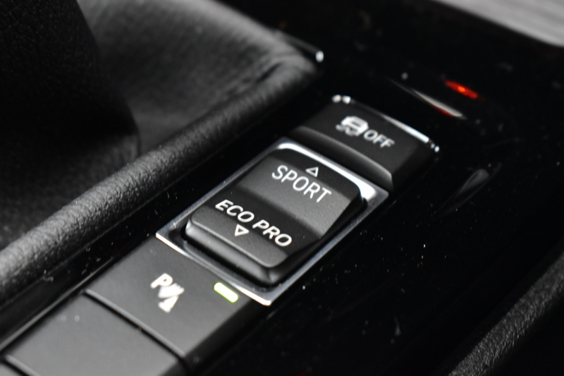 BMW X1 Xdrive20i Xﾗｲﾝ 4WD 1ｵｰﾅｰ  ｱﾄﾞﾊﾞﾝｽﾄﾞｱｸﾃｨﾌﾞｾｰﾌﾃｨP 追従ACC HUD ﾋｰﾀｰ付茶革 ﾀｯﾁﾊﾟｯﾄﾞﾅﾋﾞBｶﾒﾗ Pｱｼｽﾄ前後PDC LEDﾍｯﾄﾞﾗｲﾄ 衝突軽減 車線逸脱&歩行者警告 電動Rｹﾞｰﾄ ｳｯﾄﾞｲﾝﾃﾘｱ ﾄﾞﾗﾊﾟﾌｫ 19AW 2年保証