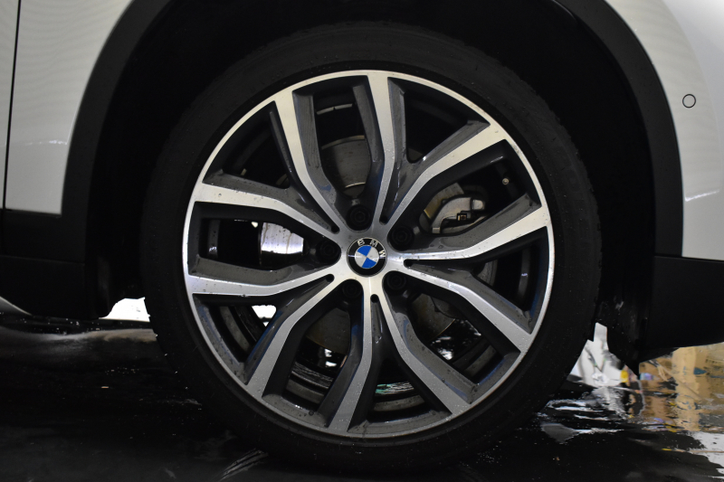 BMW X1 Xdrive20i Xﾗｲﾝ 4WD 1ｵｰﾅｰ  ｱﾄﾞﾊﾞﾝｽﾄﾞｱｸﾃｨﾌﾞｾｰﾌﾃｨP 追従ACC HUD ﾋｰﾀｰ付茶革 ﾀｯﾁﾊﾟｯﾄﾞﾅﾋﾞBｶﾒﾗ Pｱｼｽﾄ前後PDC LEDﾍｯﾄﾞﾗｲﾄ 衝突軽減 車線逸脱&歩行者警告 電動Rｹﾞｰﾄ ｳｯﾄﾞｲﾝﾃﾘｱ ﾄﾞﾗﾊﾟﾌｫ 19AW 2年保証