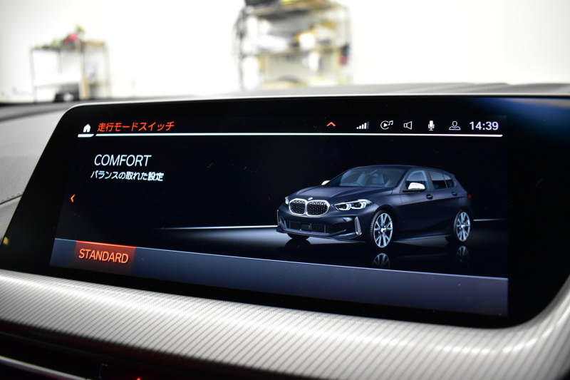 BMW 1シリーズ M135i xDrive 4WD ﾌﾟﾗｽ&ｽﾄﾚｰｼﾞ&ﾅﾋﾞｹﾞｰｼｮﾝP ﾋｰﾀｰ付ﾏｸﾞﾏﾚｯﾄﾞﾀﾞｺﾀﾚｻﾞｰ ｱﾀﾞﾌﾟﾃｨﾌﾞｻｽ Mｽﾎﾟｰﾂｼｰﾄ Mｽﾎﾟｰﾂﾌﾞﾚｰｷ Mｼｰﾄﾍﾞﾙﾄ 追従ACC Pｱｼｽﾄ ﾗｲﾌﾞｺｯｸﾋﾟｯﾄ ﾀｯﾁﾊﾟﾈﾙﾅﾋﾞ ｱｯﾌﾟﾙｶｰﾌﾟﾚｲ LEDﾍｯﾄﾞﾗｲﾄ 2年保証