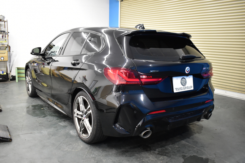 BMW 1シリーズ M135i xDrive 4WD ﾌﾟﾗｽ&ｽﾄﾚｰｼﾞ&ﾅﾋﾞｹﾞｰｼｮﾝP ﾋｰﾀｰ付ﾏｸﾞﾏﾚｯﾄﾞﾀﾞｺﾀﾚｻﾞｰ ｱﾀﾞﾌﾟﾃｨﾌﾞｻｽ Mｽﾎﾟｰﾂｼｰﾄ Mｽﾎﾟｰﾂﾌﾞﾚｰｷ Mｼｰﾄﾍﾞﾙﾄ 追従ACC Pｱｼｽﾄ ﾗｲﾌﾞｺｯｸﾋﾟｯﾄ ﾀｯﾁﾊﾟﾈﾙﾅﾋﾞ ｱｯﾌﾟﾙｶｰﾌﾟﾚｲ LEDﾍｯﾄﾞﾗｲﾄ 2年保証