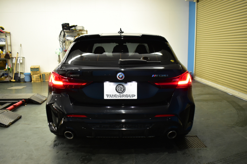 BMW 1シリーズ M135i xDrive 4WD ﾌﾟﾗｽ&ｽﾄﾚｰｼﾞ&ﾅﾋﾞｹﾞｰｼｮﾝP ﾋｰﾀｰ付ﾏｸﾞﾏﾚｯﾄﾞﾀﾞｺﾀﾚｻﾞｰ ｱﾀﾞﾌﾟﾃｨﾌﾞｻｽ Mｽﾎﾟｰﾂｼｰﾄ Mｽﾎﾟｰﾂﾌﾞﾚｰｷ Mｼｰﾄﾍﾞﾙﾄ 追従ACC Pｱｼｽﾄ ﾗｲﾌﾞｺｯｸﾋﾟｯﾄ ﾀｯﾁﾊﾟﾈﾙﾅﾋﾞ ｱｯﾌﾟﾙｶｰﾌﾟﾚｲ LEDﾍｯﾄﾞﾗｲﾄ 2年保証