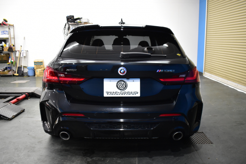 BMW 1シリーズ M135i xDrive 4WD ﾌﾟﾗｽ&ｽﾄﾚｰｼﾞ&ﾅﾋﾞｹﾞｰｼｮﾝP ﾋｰﾀｰ付ﾏｸﾞﾏﾚｯﾄﾞﾀﾞｺﾀﾚｻﾞｰ ｱﾀﾞﾌﾟﾃｨﾌﾞｻｽ Mｽﾎﾟｰﾂｼｰﾄ Mｽﾎﾟｰﾂﾌﾞﾚｰｷ Mｼｰﾄﾍﾞﾙﾄ 追従ACC Pｱｼｽﾄ ﾗｲﾌﾞｺｯｸﾋﾟｯﾄ ﾀｯﾁﾊﾟﾈﾙﾅﾋﾞ ｱｯﾌﾟﾙｶｰﾌﾟﾚｲ LEDﾍｯﾄﾞﾗｲﾄ 2年保証