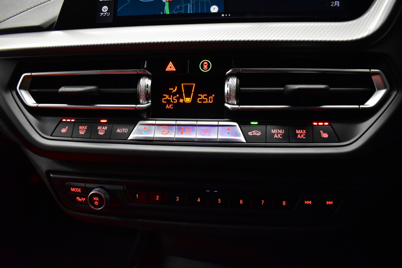 BMW 1シリーズ M135i xDrive 4WD ﾌﾟﾗｽ&ｽﾄﾚｰｼﾞ&ﾅﾋﾞｹﾞｰｼｮﾝP ﾋｰﾀｰ付ﾏｸﾞﾏﾚｯﾄﾞﾀﾞｺﾀﾚｻﾞｰ ｱﾀﾞﾌﾟﾃｨﾌﾞｻｽ Mｽﾎﾟｰﾂｼｰﾄ Mｽﾎﾟｰﾂﾌﾞﾚｰｷ Mｼｰﾄﾍﾞﾙﾄ 追従ACC Pｱｼｽﾄ ﾗｲﾌﾞｺｯｸﾋﾟｯﾄ ﾀｯﾁﾊﾟﾈﾙﾅﾋﾞ ｱｯﾌﾟﾙｶｰﾌﾟﾚｲ LEDﾍｯﾄﾞﾗｲﾄ 2年保証