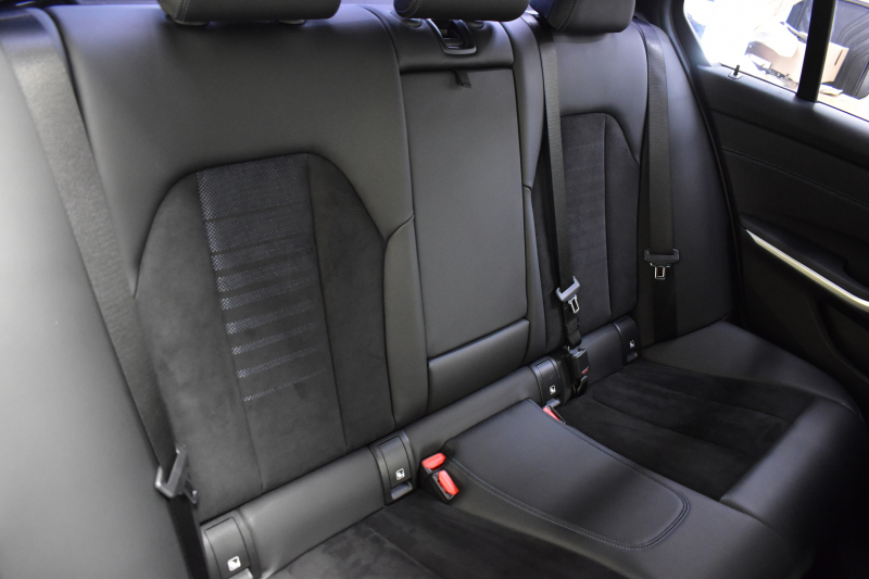 BMW 3シリーズ 320i Mｽﾎﾟｰﾂ ｺﾝﾌｫｰﾄP HUD ｼﾞｪｽﾁｬｰｺﾝﾄﾛｰﾙ付ﾀｯﾁﾊﾟﾈﾙﾅﾋﾞ ﾊﾟｰｷﾝｸﾞｱｼｽﾄﾌﾟﾗｽ 追従ACC LEDﾍｯﾄﾞﾗｲﾄ ｼｰﾄﾋｰﾀｰ 3Dﾋﾞｭｰ全周囲ｶﾒﾗ ｱｯﾌﾟﾙｶｰﾌﾟﾚｲ 側面衝突&車線変更&逸脱&歩行者警告 液晶ﾒｰﾀｰ 後退ｱｼｽﾄ ｱｸﾃｨﾌﾞPDC緊急ﾌﾞﾚｰｷ  2年保証