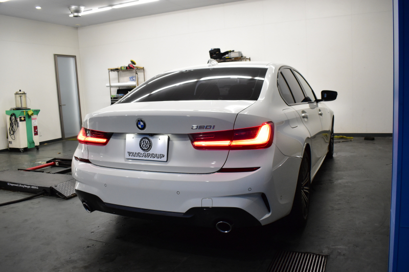 BMW 3シリーズ 320i Mｽﾎﾟｰﾂ ｺﾝﾌｫｰﾄP HUD ｼﾞｪｽﾁｬｰｺﾝﾄﾛｰﾙ付ﾀｯﾁﾊﾟﾈﾙﾅﾋﾞ ﾊﾟｰｷﾝｸﾞｱｼｽﾄﾌﾟﾗｽ 追従ACC LEDﾍｯﾄﾞﾗｲﾄ ｼｰﾄﾋｰﾀｰ 3Dﾋﾞｭｰ全周囲ｶﾒﾗ ｱｯﾌﾟﾙｶｰﾌﾟﾚｲ 側面衝突&車線変更&逸脱&歩行者警告 液晶ﾒｰﾀｰ 後退ｱｼｽﾄ ｱｸﾃｨﾌﾞPDC緊急ﾌﾞﾚｰｷ  2年保証