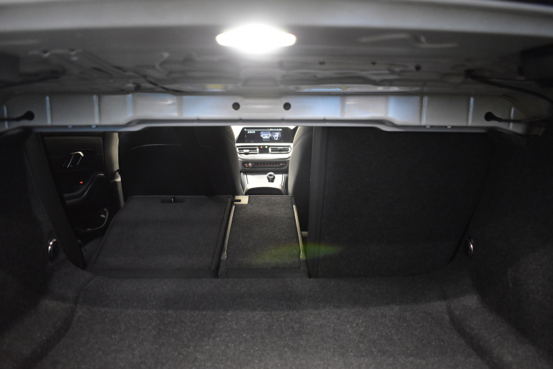 BMW 3シリーズ 320i Mｽﾎﾟｰﾂ ｺﾝﾌｫｰﾄP HUD ｼﾞｪｽﾁｬｰｺﾝﾄﾛｰﾙ付ﾀｯﾁﾊﾟﾈﾙﾅﾋﾞ ﾊﾟｰｷﾝｸﾞｱｼｽﾄﾌﾟﾗｽ 追従ACC LEDﾍｯﾄﾞﾗｲﾄ ｼｰﾄﾋｰﾀｰ 3Dﾋﾞｭｰ全周囲ｶﾒﾗ ｱｯﾌﾟﾙｶｰﾌﾟﾚｲ 側面衝突&車線変更&逸脱&歩行者警告 液晶ﾒｰﾀｰ 後退ｱｼｽﾄ ｱｸﾃｨﾌﾞPDC緊急ﾌﾞﾚｰｷ  2年保証