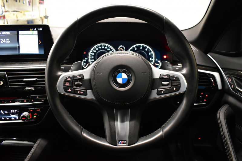 BMW 5シリーズ 540i Xﾄﾞﾗｲﾌﾞ Mｽﾎﾟｰﾂ 4WD 1ｵｰﾅｰ 直6ﾀｰﾎﾞ 340馬力 ｺﾝﾌｫｰﾄP Fﾍﾞﾝﾁﾚｰｼｮﾝ&ﾏｯｻｰｼﾞ 全席ﾋｰﾀｰ付黒革 Mｽﾎﾟｰﾂﾌﾞﾚｰｷ LEDﾍｯﾄﾞﾗｲﾄ 液晶ﾒｰﾀｰ 追従ACC 車線変更&車線逸脱＆歩行者警告 衝突軽減B ﾀｯﾁﾊﾟﾈﾙﾅﾋﾞ全周囲ｶﾒﾗ ﾌﾙｾｸﾞ 19AW 2年保証