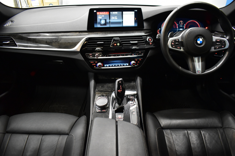 BMW 5シリーズ 540i Xﾄﾞﾗｲﾌﾞ Mｽﾎﾟｰﾂ 4WD 1ｵｰﾅｰ 直6ﾀｰﾎﾞ 340馬力 ｺﾝﾌｫｰﾄP Fﾍﾞﾝﾁﾚｰｼｮﾝ&ﾏｯｻｰｼﾞ 全席ﾋｰﾀｰ付黒革 Mｽﾎﾟｰﾂﾌﾞﾚｰｷ LEDﾍｯﾄﾞﾗｲﾄ 液晶ﾒｰﾀｰ 追従ACC 車線変更&車線逸脱＆歩行者警告 衝突軽減B ﾀｯﾁﾊﾟﾈﾙﾅﾋﾞ全周囲ｶﾒﾗ ﾌﾙｾｸﾞ 19AW 2年保証