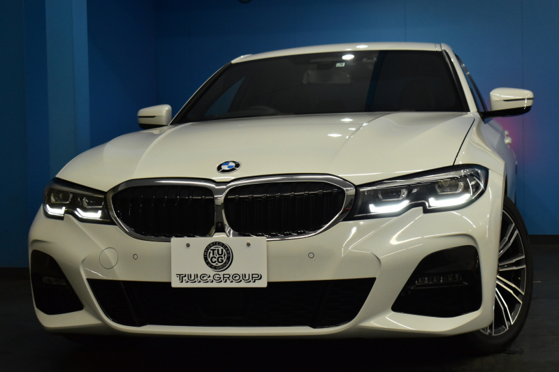 BMW 3シリーズ 320i Mｽﾎﾟｰﾂ ｺﾝﾌｫｰﾄP ｵﾌﾟｼｮﾝHUD 全周囲ｶﾒﾗ3Dﾋﾞｭｰ ﾜｲﾔﾚｽ充電 電動ﾄﾗﾝｸ ﾋｰﾀｰ付ｱﾙｶﾝﾀｰﾗｺﾝﾋﾞ ﾀｯﾁﾊﾟﾈﾙﾅﾋﾞ ｱｯﾌﾟﾙｶｰﾌﾟﾚｲ 追従ACC LEDﾍｯﾄﾞﾗｲﾄ 側面衝突&車線変更&逸脱&歩行者警告 液晶ﾒｰﾀｰ 後退ｱｼｽﾄ Pｱｼｽﾄ 2年保証