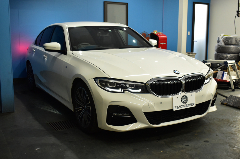 BMW 3シリーズ 320i Mｽﾎﾟｰﾂ ｺﾝﾌｫｰﾄP ｵﾌﾟｼｮﾝHUD 全周囲ｶﾒﾗ3Dﾋﾞｭｰ ﾜｲﾔﾚｽ充電 電動ﾄﾗﾝｸ ﾋｰﾀｰ付ｱﾙｶﾝﾀｰﾗｺﾝﾋﾞ ﾀｯﾁﾊﾟﾈﾙﾅﾋﾞ ｱｯﾌﾟﾙｶｰﾌﾟﾚｲ 追従ACC LEDﾍｯﾄﾞﾗｲﾄ 側面衝突&車線変更&逸脱&歩行者警告 液晶ﾒｰﾀｰ 後退ｱｼｽﾄ Pｱｼｽﾄ 2年保証