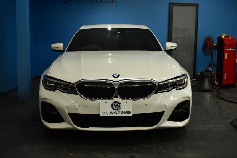 BMW 3シリーズ 320i Mｽﾎﾟｰﾂ ｺﾝﾌｫｰﾄP ｵﾌﾟｼｮﾝHUD 全周囲ｶﾒﾗ3Dﾋﾞｭｰ ﾜｲﾔﾚｽ充電 電動ﾄﾗﾝｸ ﾋｰﾀｰ付ｱﾙｶﾝﾀｰﾗｺﾝﾋﾞ ﾀｯﾁﾊﾟﾈﾙﾅﾋﾞ ｱｯﾌﾟﾙｶｰﾌﾟﾚｲ 追従ACC LEDﾍｯﾄﾞﾗｲﾄ 側面衝突&車線変更&逸脱&歩行者警告 液晶ﾒｰﾀｰ 後退ｱｼｽﾄ Pｱｼｽﾄ 2年保証