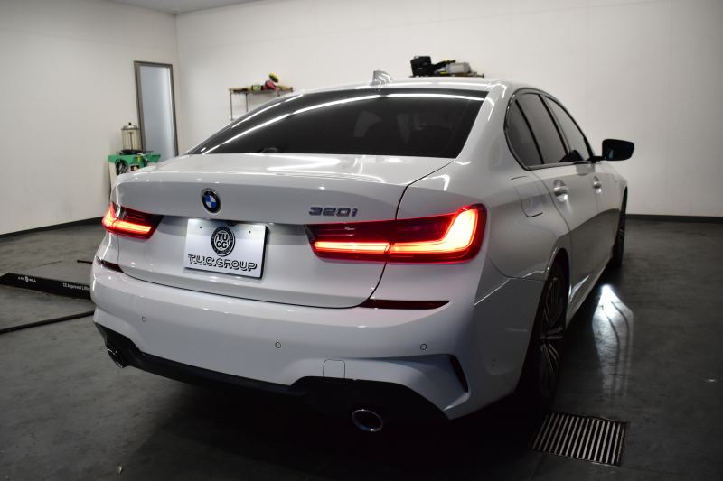 BMW 3シリーズ 320i Mｽﾎﾟｰﾂ ｺﾝﾌｫｰﾄP ｵﾌﾟｼｮﾝHUD 全周囲ｶﾒﾗ3Dﾋﾞｭｰ ﾜｲﾔﾚｽ充電 電動ﾄﾗﾝｸ ﾋｰﾀｰ付ｱﾙｶﾝﾀｰﾗｺﾝﾋﾞ ﾀｯﾁﾊﾟﾈﾙﾅﾋﾞ ｱｯﾌﾟﾙｶｰﾌﾟﾚｲ 追従ACC LEDﾍｯﾄﾞﾗｲﾄ 側面衝突&車線変更&逸脱&歩行者警告 液晶ﾒｰﾀｰ 後退ｱｼｽﾄ Pｱｼｽﾄ 2年保証