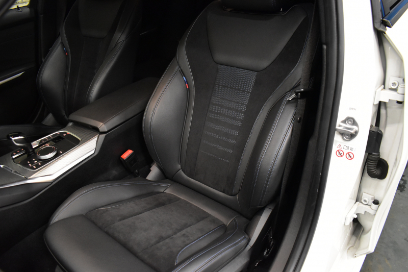 BMW 3シリーズ 320i Mｽﾎﾟｰﾂ ｺﾝﾌｫｰﾄP ｵﾌﾟｼｮﾝHUD 全周囲ｶﾒﾗ3Dﾋﾞｭｰ ﾜｲﾔﾚｽ充電 電動ﾄﾗﾝｸ ﾋｰﾀｰ付ｱﾙｶﾝﾀｰﾗｺﾝﾋﾞ ﾀｯﾁﾊﾟﾈﾙﾅﾋﾞ ｱｯﾌﾟﾙｶｰﾌﾟﾚｲ 追従ACC LEDﾍｯﾄﾞﾗｲﾄ 側面衝突&車線変更&逸脱&歩行者警告 液晶ﾒｰﾀｰ 後退ｱｼｽﾄ Pｱｼｽﾄ 2年保証