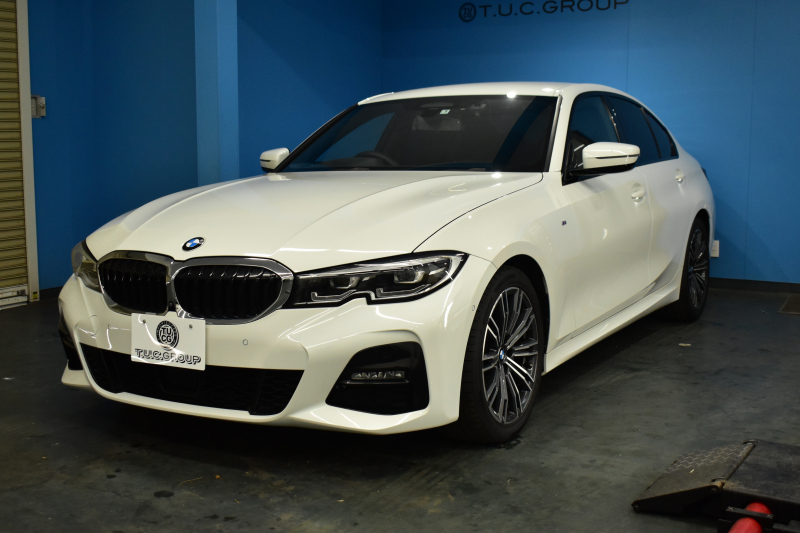 BMW 3シリーズ 320i Mｽﾎﾟｰﾂ ｺﾝﾌｫｰﾄP ｵﾌﾟｼｮﾝHUD 全周囲ｶﾒﾗ3Dﾋﾞｭｰ ﾜｲﾔﾚｽ充電 電動ﾄﾗﾝｸ ﾋｰﾀｰ付ｱﾙｶﾝﾀｰﾗｺﾝﾋﾞ ﾀｯﾁﾊﾟﾈﾙﾅﾋﾞ ｱｯﾌﾟﾙｶｰﾌﾟﾚｲ 追従ACC LEDﾍｯﾄﾞﾗｲﾄ 側面衝突&車線変更&逸脱&歩行者警告 液晶ﾒｰﾀｰ 後退ｱｼｽﾄ Pｱｼｽﾄ 2年保証