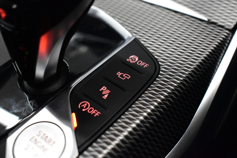 BMW 3シリーズ 320i Mｽﾎﾟｰﾂ ｺﾝﾌｫｰﾄP ｵﾌﾟｼｮﾝHUD 全周囲ｶﾒﾗ3Dﾋﾞｭｰ ﾜｲﾔﾚｽ充電 電動ﾄﾗﾝｸ ﾋｰﾀｰ付ｱﾙｶﾝﾀｰﾗｺﾝﾋﾞ ﾀｯﾁﾊﾟﾈﾙﾅﾋﾞ ｱｯﾌﾟﾙｶｰﾌﾟﾚｲ 追従ACC LEDﾍｯﾄﾞﾗｲﾄ 側面衝突&車線変更&逸脱&歩行者警告 液晶ﾒｰﾀｰ 後退ｱｼｽﾄ Pｱｼｽﾄ 2年保証