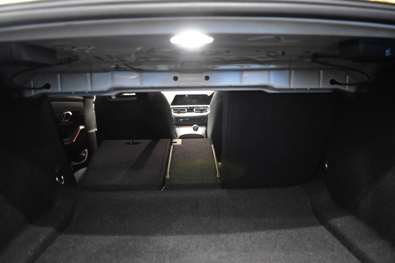 BMW 3シリーズ 320i Mｽﾎﾟｰﾂ ｺﾝﾌｫｰﾄP ｵﾌﾟｼｮﾝHUD 全周囲ｶﾒﾗ3Dﾋﾞｭｰ ﾜｲﾔﾚｽ充電 電動ﾄﾗﾝｸ ﾋｰﾀｰ付ｱﾙｶﾝﾀｰﾗｺﾝﾋﾞ ﾀｯﾁﾊﾟﾈﾙﾅﾋﾞ ｱｯﾌﾟﾙｶｰﾌﾟﾚｲ 追従ACC LEDﾍｯﾄﾞﾗｲﾄ 側面衝突&車線変更&逸脱&歩行者警告 液晶ﾒｰﾀｰ 後退ｱｼｽﾄ Pｱｼｽﾄ 2年保証