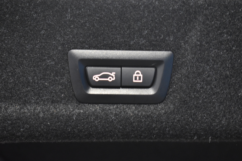 BMW 3シリーズ 320i Mｽﾎﾟｰﾂ ｺﾝﾌｫｰﾄP ｵﾌﾟｼｮﾝHUD 全周囲ｶﾒﾗ3Dﾋﾞｭｰ ﾜｲﾔﾚｽ充電 電動ﾄﾗﾝｸ ﾋｰﾀｰ付ｱﾙｶﾝﾀｰﾗｺﾝﾋﾞ ﾀｯﾁﾊﾟﾈﾙﾅﾋﾞ ｱｯﾌﾟﾙｶｰﾌﾟﾚｲ 追従ACC LEDﾍｯﾄﾞﾗｲﾄ 側面衝突&車線変更&逸脱&歩行者警告 液晶ﾒｰﾀｰ 後退ｱｼｽﾄ Pｱｼｽﾄ 2年保証