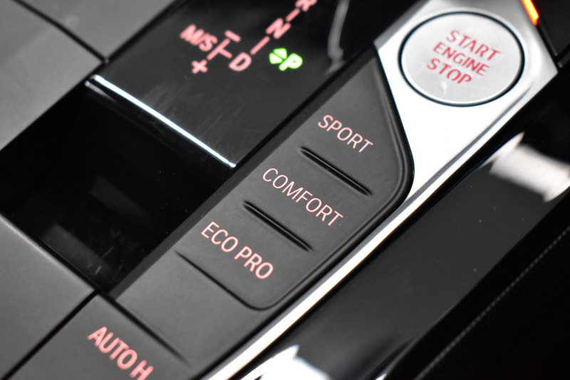 BMW 1シリーズ M135i xDrive ﾌﾙﾀｲﾑ4WD TV ｺﾝﾌｫｰﾄ&ﾅﾋﾞｹﾞｰｼｮﾝ&ｽﾄﾚｰｼﾞP Mｽﾎﾟｰﾂｼｰﾄ Mｽﾎﾟｰﾂﾌﾞﾚｰｷ 可変ｻｽ 追従ACC BMWﾗｲﾌﾞｺｯｸﾋﾟｯﾄ ﾋｰﾀｰ付ｱﾙｶﾝﾀｰﾗｽﾎﾟｰﾂｼｰﾄ ﾀｯﾁﾊﾟﾈﾙﾅﾋﾞ ｱｯﾌﾟﾙｶｰﾌﾟﾚｲ ﾍｷｻｺﾞﾅﾙLEDﾍｯﾄﾞﾗｲﾄ 電動Rｹﾞｰﾄ 2年保証