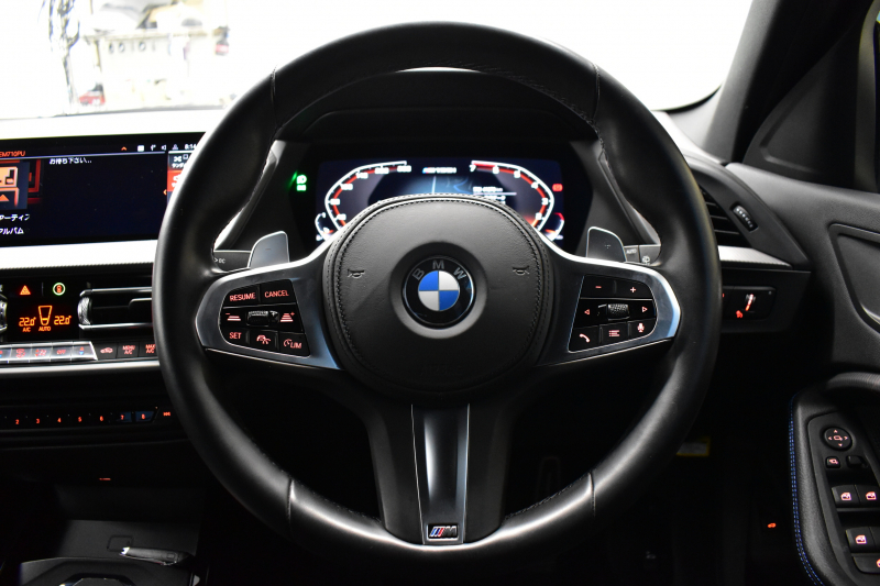BMW 1シリーズ M135i xDrive ﾌﾙﾀｲﾑ4WD TV ｺﾝﾌｫｰﾄ&ﾅﾋﾞｹﾞｰｼｮﾝ&ｽﾄﾚｰｼﾞP Mｽﾎﾟｰﾂｼｰﾄ Mｽﾎﾟｰﾂﾌﾞﾚｰｷ 可変ｻｽ 追従ACC BMWﾗｲﾌﾞｺｯｸﾋﾟｯﾄ ﾋｰﾀｰ付ｱﾙｶﾝﾀｰﾗｽﾎﾟｰﾂｼｰﾄ ﾀｯﾁﾊﾟﾈﾙﾅﾋﾞ ｱｯﾌﾟﾙｶｰﾌﾟﾚｲ ﾍｷｻｺﾞﾅﾙLEDﾍｯﾄﾞﾗｲﾄ 電動Rｹﾞｰﾄ 2年保証