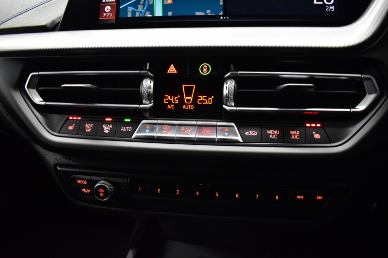 BMW 1シリーズ M135i xDrive ﾌﾙﾀｲﾑ4WD TV ｺﾝﾌｫｰﾄ&ﾅﾋﾞｹﾞｰｼｮﾝ&ｽﾄﾚｰｼﾞP Mｽﾎﾟｰﾂｼｰﾄ Mｽﾎﾟｰﾂﾌﾞﾚｰｷ 可変ｻｽ 追従ACC BMWﾗｲﾌﾞｺｯｸﾋﾟｯﾄ ﾋｰﾀｰ付ｱﾙｶﾝﾀｰﾗｽﾎﾟｰﾂｼｰﾄ ﾀｯﾁﾊﾟﾈﾙﾅﾋﾞ ｱｯﾌﾟﾙｶｰﾌﾟﾚｲ ﾍｷｻｺﾞﾅﾙLEDﾍｯﾄﾞﾗｲﾄ 電動Rｹﾞｰﾄ 2年保証